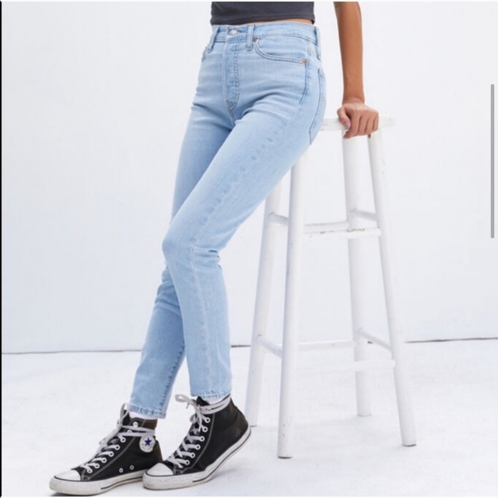Levi’s - wedgie fit jean - light wash 26